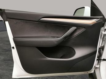 Tesla Model Y (Dual Motor) Long Range 4WDE (384 bhp) - HEATED STEERING
