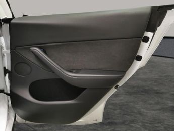 Tesla Model Y (Dual Motor) Long Range 4WDE (384 bhp) - HEATED STEERING