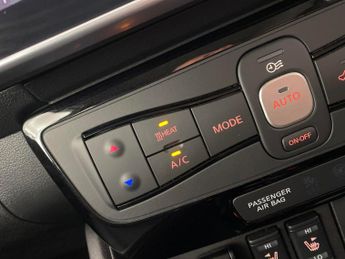 Nissan Leaf 40kWh N-Connecta (150 ps) - 17IN ALLOYS - AIR CON - KEYLESS STAR