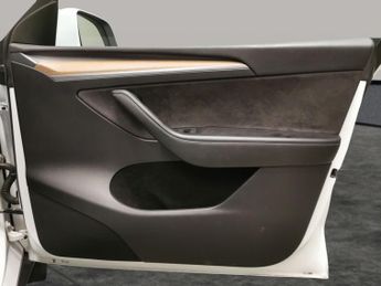 Tesla Model Y (Dual Motor) Long Range 4WDE (384 bhp) - HEATED STEERING