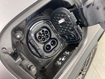 Mercedes-Benz EQA EQA 250 66.5kWh AMG Line (Premium) (190 ps) - NAV - ADAPTIVE LIG