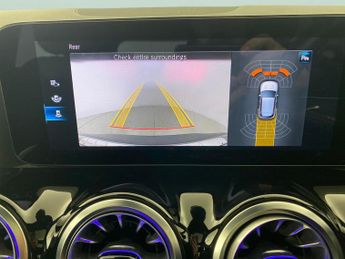 Mercedes-Benz EQA EQA 250 66.5kWh AMG Line (Premium) (190 ps) - NAV - ADAPTIVE LIG