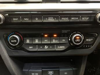 Kia Niro 64kWh 4+ (201 bhp) - HEATED STEERING - BLIND SPOT ASSIST