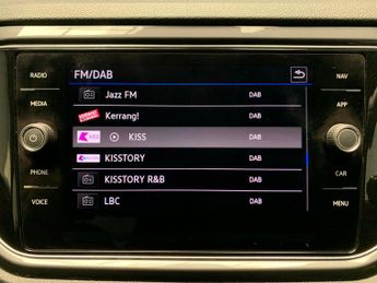 Volkswagen T-Roc 1.5 TSI GPF EVO R-Line DSG (150 ps) - HEATED SEATS - NAV - BLUET