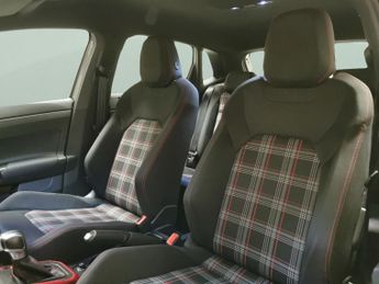 Volkswagen Polo 2.0 TSI GTI DSG (207 ps) - AMBIENT INTERIOR LIGHTING - AUTO HEAD