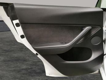 Tesla Model Y (Dual Motor) Long Range 4WDE (384 bhp) - HEATED STEERING