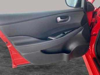 Nissan Leaf 40kWh N-Connecta (150 ps) - 17IN ALLOYS - AIR CON - KEYLESS STAR