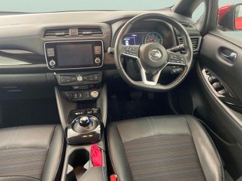 Nissan Leaf 40kWh N-Connecta (150 ps) - 17IN ALLOYS - AIR CON - KEYLESS STAR