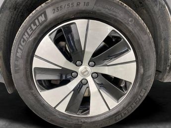 Volvo XC40 1.5h T4 Recharge 10.7kWh Plus Plug-in (211 ps) - SENSUS SAT NAV 