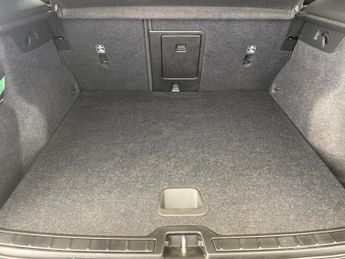 Volvo XC40 1.5h T4 Recharge 10.7kWh Plus Plug-in (211 ps) - SENSUS SAT NAV 