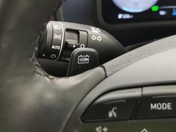 Hyundai Kona 64kWh Premium (10.5kW Charger) (204 ps) - NAV - HEATED LEATHER