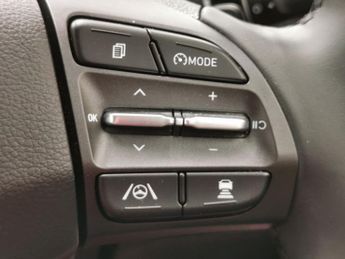 Hyundai Kona 64kWh Premium (10.5kW Charger) (204 ps) - HEATED SEATS - HEATED 