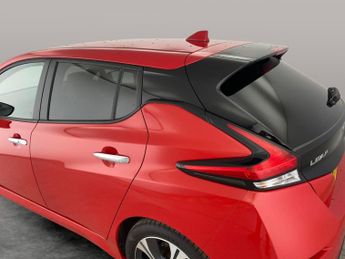 Nissan Leaf 40kWh N-Connecta (150 ps) - 17IN ALLOYS - AIR CON - KEYLESS STAR