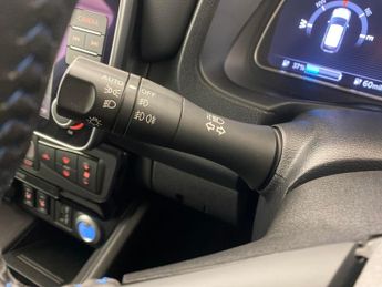 Nissan Leaf 40kWh N-Connecta (150 ps) - 17IN ALLOYS - AIR CON - KEYLESS STAR
