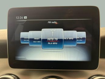 Mercedes-Benz GLA 1.6 GLA180 GPF Urban Edition 7G-DCT (122 ps) - KEYLESS-GO - BLUE