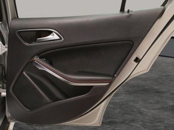 Mercedes-Benz GLA 2.1 GLA220 CDI AMG Line 7G-DCT 4MATIC (170 ps) - CLIMATE CONTROL