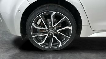 Toyota Corolla 1.8 VVT-h Excel CVT (122 ps) - NAV - BLUETOOTH - PARK SENSORS