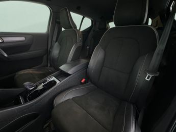 Volvo XC40 1.5h T5 Twin Engine Recharge 10.7kWh R-Design Plug-in (262 ps) -