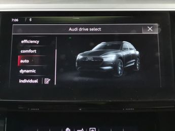 Audi e-tron 50 Technik quattro 71.2kWh (313 ps) - ADJUSTABLE SUSPENSION
