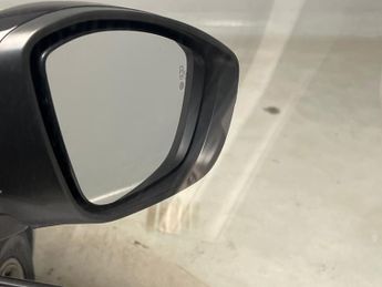 Peugeot E-2008 50kWh GT Premium (136 ps) - REVERSE CAM - ALCANTARA - NAV