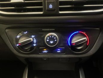 Hyundai i10 1.2 SE Connect (84 ps) - AIR CON - KEYLESS START - DAB