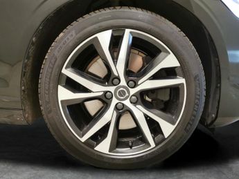 Volvo V60 2.0h T6 Recharge 11.6kWh R-Design Plug-in AWD (340 ps) - SENSUS 