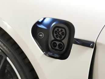 Porsche Taycan Performance Plus 93.4kWh Turbo S 4WD (11kW Charger) (761 ps) - P