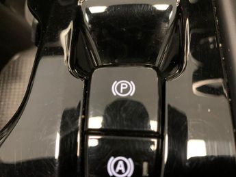 Volvo XC40 1.5h T5 Twin Engine Recharge 10.7kWh R-Design Plug-in (262 ps) -