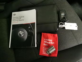 Toyota Corolla 1.8 VVT-h GPF Design CVT (122 ps) - LED - REVERSE CAM - NAV