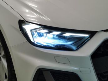 Audi A1 1.0 TFSI 25 S line Sportback S Tronic (95 ps) - BLUETOOTH - HALF