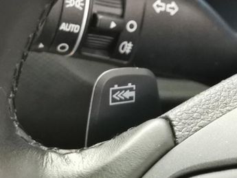 Hyundai Kona 39kWh SE Connect (10.5kW Charger) (136 ps) - LANE DEPARTURE  - B