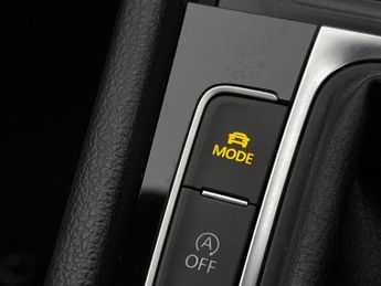 Volkswagen Golf 2.0 TDI R-Line DSG (150 ps) - ADAPT CRUISE - NAV - CARPLAY