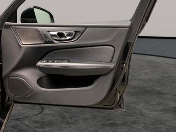 Volvo S60 2.0 B5 MHEV R-Design (250 ps) - HK AUDIO - INTELLISAFE SURROUND 