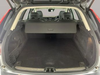 Volvo XC60 2.0 T5 Momentum AWD (250 ps) - SENSUS SAT NAV - ACTIVE LANE ASSI