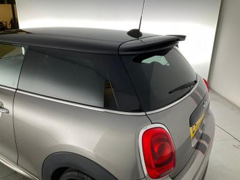 Mini Hatch 1.5 Cooper (136 ps) - 18IN ALLOYS - PRIVACY GLASS - AUTO HEADLIG