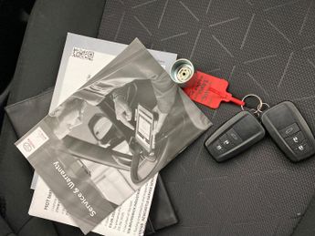 Toyota RAV4 2.5 VVT-h Design CVT (218 ps) - REVERSE CAM - NAV - LANE DEPARTU