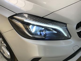 Mercedes-Benz A Class 1.6 A180 Sport Edition 7G-DCT (122 ps) - NAV - LEATHER - KEYLESS