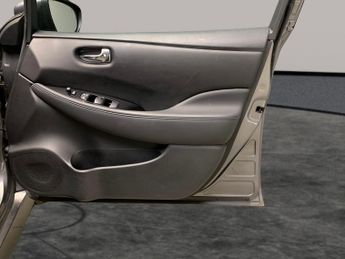 Nissan Leaf 39kWh N-Connecta (150 ps) - LANE DEPARTURE  - BLUETOOTH - PARK S
