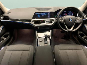 BMW 3 Series 2.0 330e 12kWh SE Pro Plug-in (292 ps) - AUTO HEADLIGHTS - DAB
