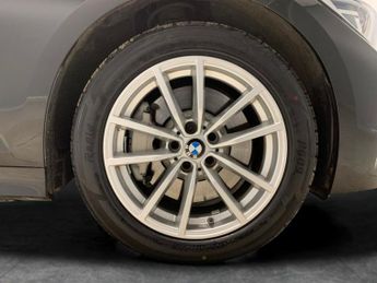BMW 3 Series 2.0 330e 12kWh SE Pro Plug-in (292 ps) - PERFORMANCE CONTROL