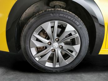 Peugeot E-208 50kWh Allure (136 ps) - SPEED LIMIT RECOG - DRIVING MODES - HALF
