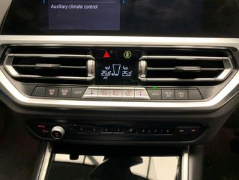 BMW 3 Series 2.0 330e 12kWh SE Pro Plug-in (292 ps) - AUTO HEADLIGHTS - DAB