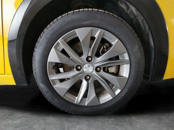 Peugeot E-208 50kWh Allure (136 ps) - SPEED LIMIT RECOG - DRIVING MODES - HALF