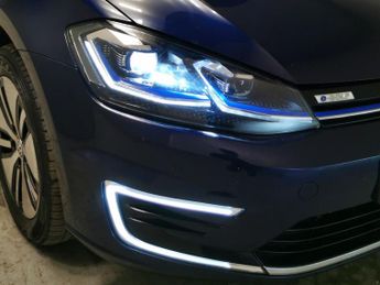 Volkswagen E-golf 35.8kWh e-Golf (136 ps) - CLIMATE CONTROL - DAB - USB AUDIO