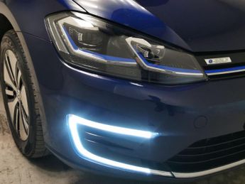 Volkswagen E-golf 35.8kWh e-Golf (136 ps) - CLIMATE CONTROL - DAB - USB AUDIO