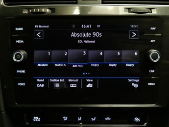 Volkswagen E-golf 35.8kWh e-Golf (136 ps) - CLIMATE CONTROL - DAB - USB AUDIO