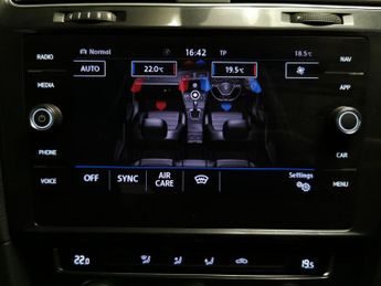 Volkswagen E-golf 35.8kWh e-Golf (136 ps) - CLIMATE CONTROL - DAB - USB AUDIO