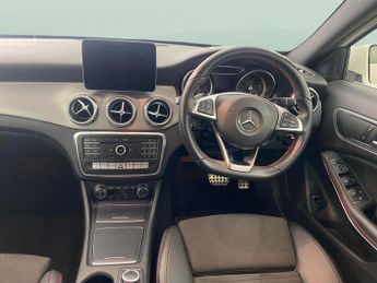 Mercedes-Benz GLA 1.6 GLA180 AMG Line Edition 7G-DCT (122 ps) - KEYLESS-GO - BLUET