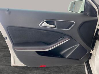 Mercedes-Benz GLA 1.6 GLA180 AMG Line Edition 7G-DCT (122 ps) - KEYLESS-GO - BLUET