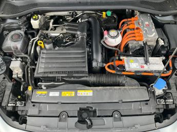 Cupra Leon 1.4 eHybrid 12.8kWh VZ2 Design Edition Plug-in DSG (245 ps) - KE